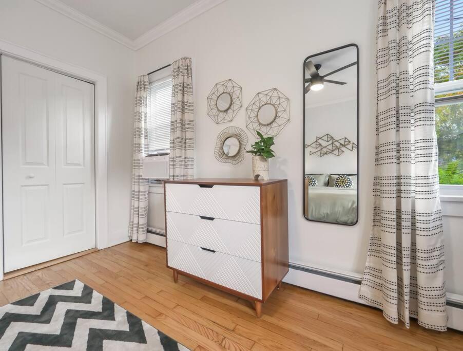 ניוברג Midcentury Mod Suite, Hudson River/Mt Beacon Views מראה חיצוני תמונה
